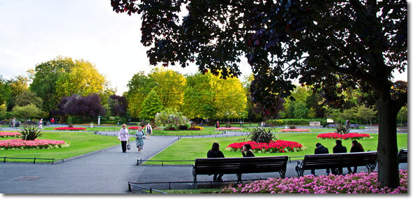 <span>Have a picnic lunch and relax on St. Stephens green</span>