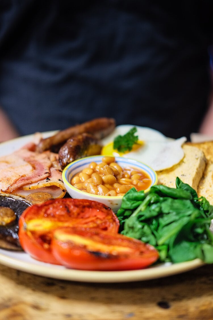 <span>Go out for a traditional Irish breakfast - it’s a feast of bacon or rashers, sausages, black and white puddings (which are a type of sausage) eggs, mushrooms, grilled tomatoes, and Irish soda bread - all cooked in fresh Irish creamery butter</span>