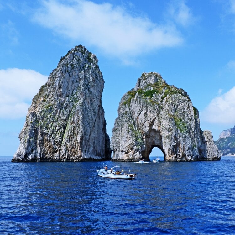 <span>Take a boat tour and get an up-close look at Sorrento’s natural beauty</span>