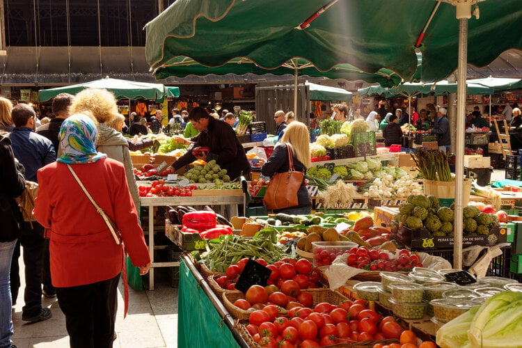 <p><span>Bargain shop on Tuesdays for fresh produce, household goods, clothes, and more at the Sorrento Market</span></p>